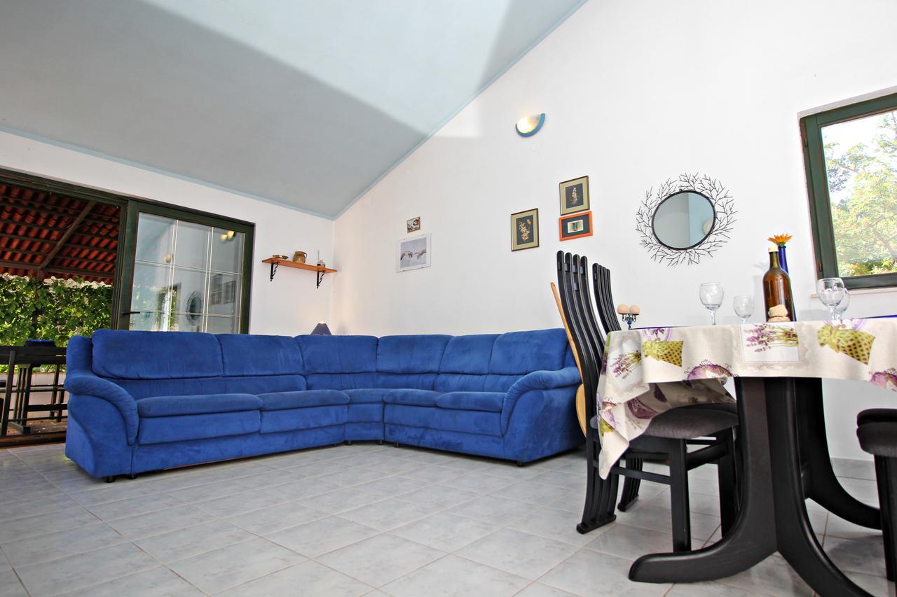 Guest House Beverin Sali Exterior photo