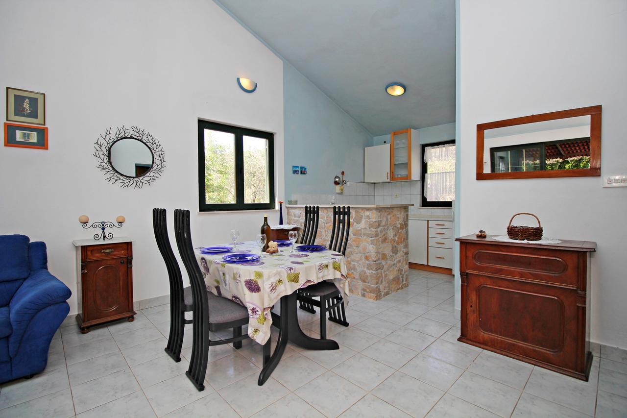 Guest House Beverin Sali Exterior photo