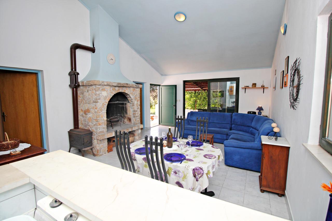 Guest House Beverin Sali Exterior photo