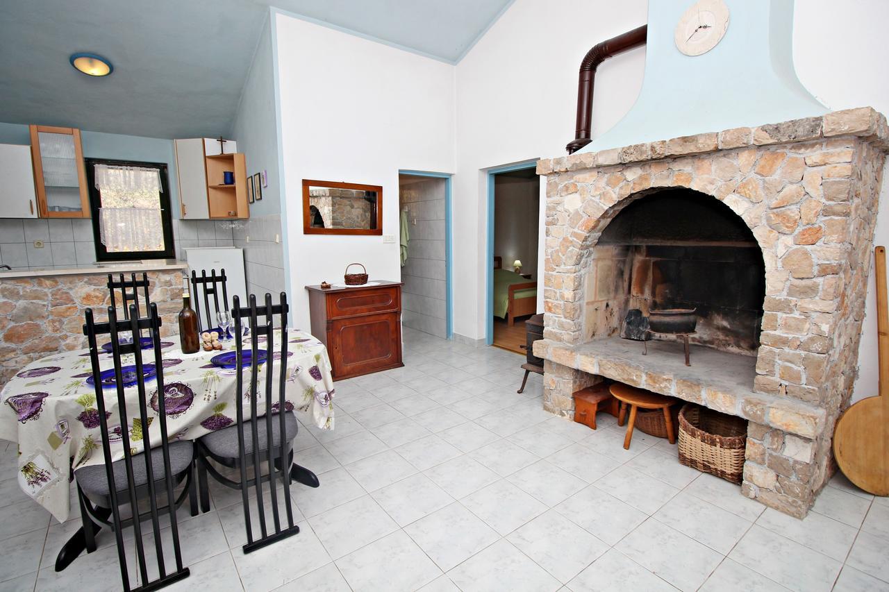 Guest House Beverin Sali Exterior photo
