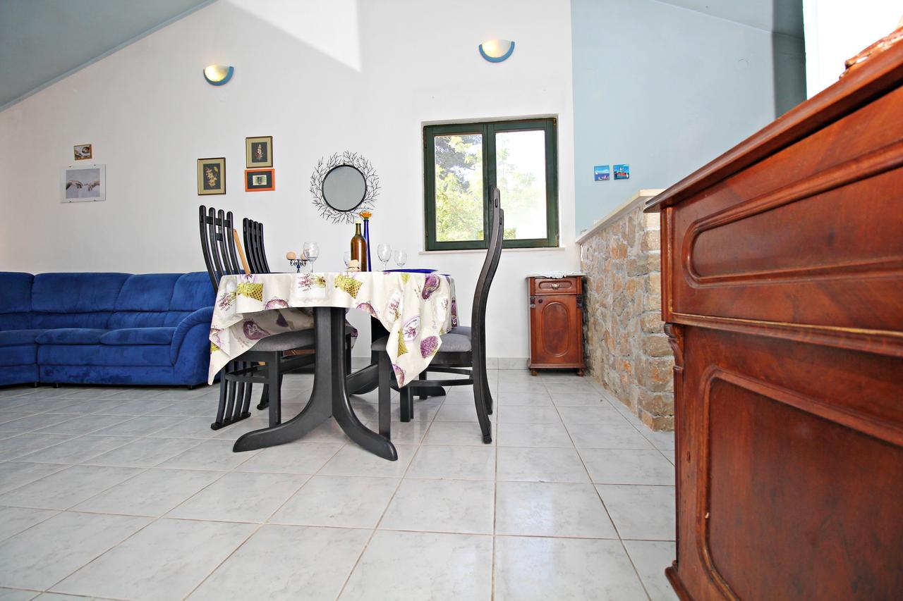 Guest House Beverin Sali Exterior photo