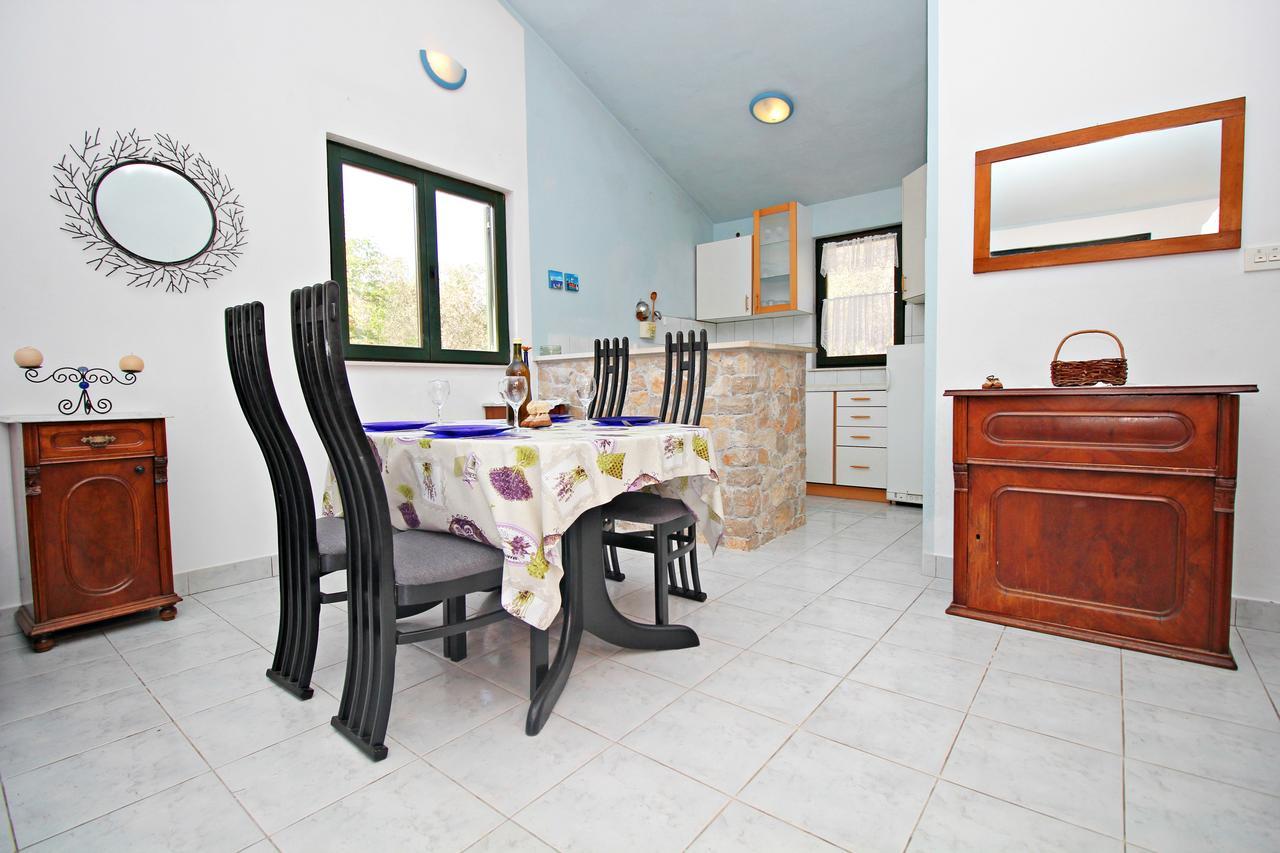 Guest House Beverin Sali Exterior photo